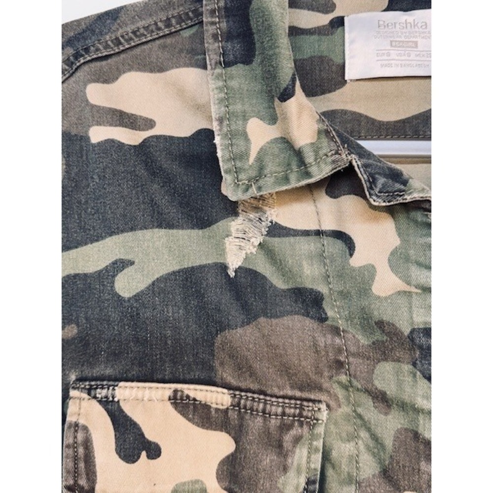 Bershka Camo Utility Jacket Cropped Distressed Raw Hem Small Grunge Casual Edgy - Picture 12 of 16